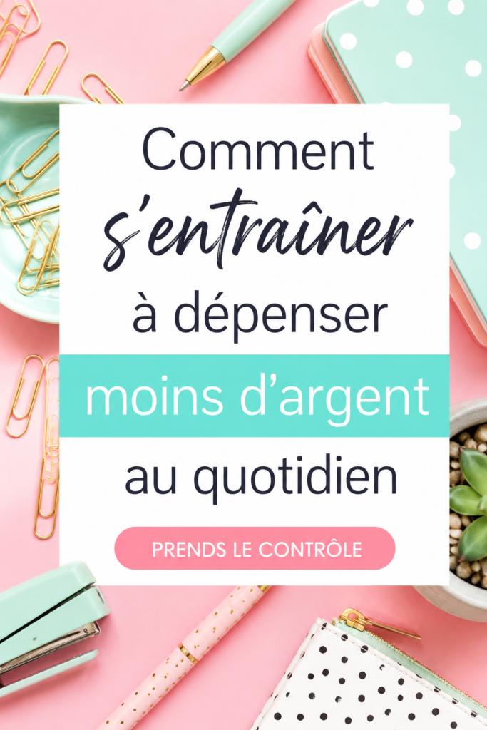 Une femme souriante établissant son budget avec un ordinateur et un carnet sur une table. Elle montre une attitude pratique et sereine envers ses finances.