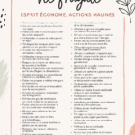 Femme souriante préparant un repas frugal avec des ingrédients simples.