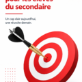 Un parent aide son adolescent à définir des objectifs scolaires clairs et réalistes.