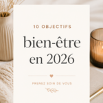 Femme heureuse écrivant ses objectifs de bien-être pour 2026 dans un carnet.