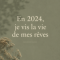 Femme contemplant ses objectifs de vie pour 2024, symbole de rêves réalisés.