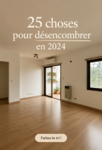 Une maison épurée avec des objets minimaux visibles, symbolisant le désencombrement.