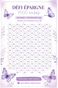 Femme souriante prenant des notes pour un défi d'épargne de Noël.