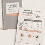 Femme souriante regardant un budget
