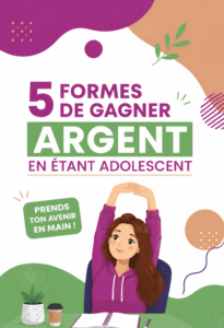 Un adolescent souriant tenant un ordinateur portable, prêt à gagner de l'argent en ligne.