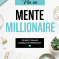 Femme souriante comptant ses économies avec enthousiasme, symbolisant une mentalité d'abondance financière.