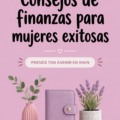 Femme souriante consultant des conseils financiers pratiques sur son ordinateur.