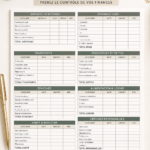 Femme souriante planifiant son budget avec des outils pratiques