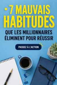 Femme heureuse réfléchissant à ses finances avec un carnet et un stylo.