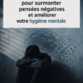 Femme méditant dans un environnement calme pour améliorer son bien-être financier