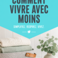 Femme méditant dans un espace minimaliste