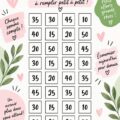 Femme souriante montrant son plan d'épargne avec des éléments d'Etsy en arrière-plan.