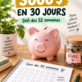Femme souriante regardant un tableau d'épargne pour un défi financier efficace.