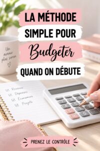 Femme souriante regardant un tableau de budget à la maison.