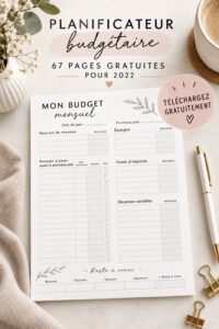 Un planner d'épargne minimaliste ouvert sur une table avec des stylos colorés